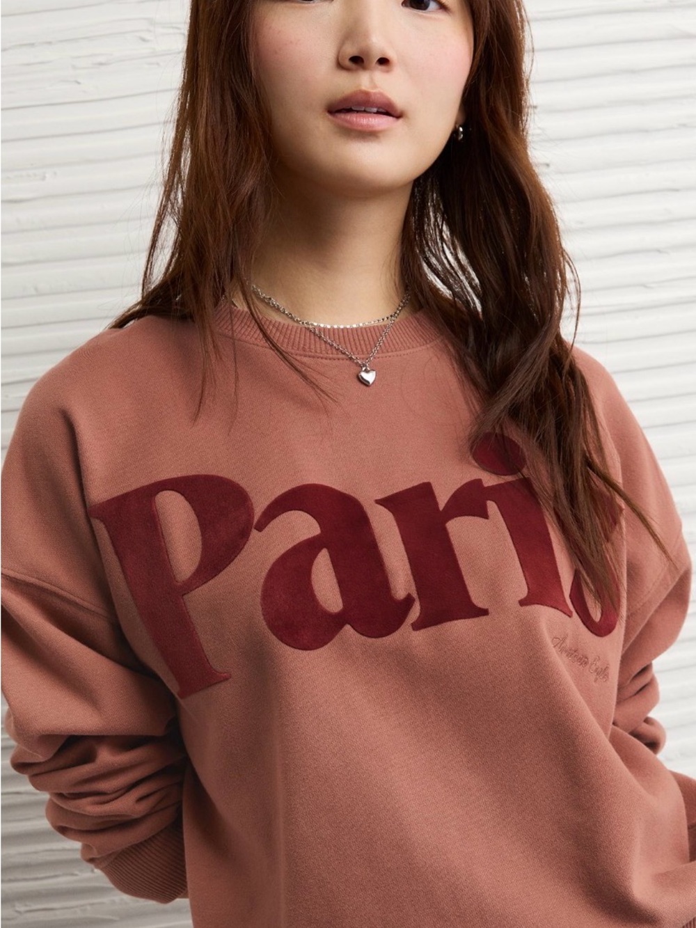 American Eagle Paris Graphic Women's Crewneck Sweatshirt in Dusty Rose